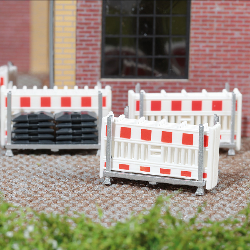 Rayonnages de transport avec barrières de sécurité - BUSCH 1866 - HO 1/87