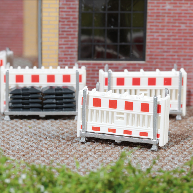 Rayonnages de transport avec barrières de sécurité - BUSCH 1866 - HO 1/87