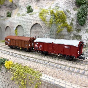 2 wagons tombereaux à toits coulissants type Tcs, MAV, Ep. IV - ROCO 6600116 - HO 1/87