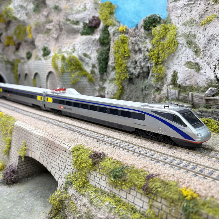 Train à grande vitesse pendulaire ETR 470 N°9, "Insubrico", 4 éléments, SBB CFF, Ep. VI - RIVAROSSI HR2964 - HO 1/87