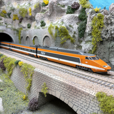 TGV PSE, rame N°110, 5 éléments, Rame origine, suspension à ressort, SNCF, Ep. IV - REE TGV-008 - HO 1/87