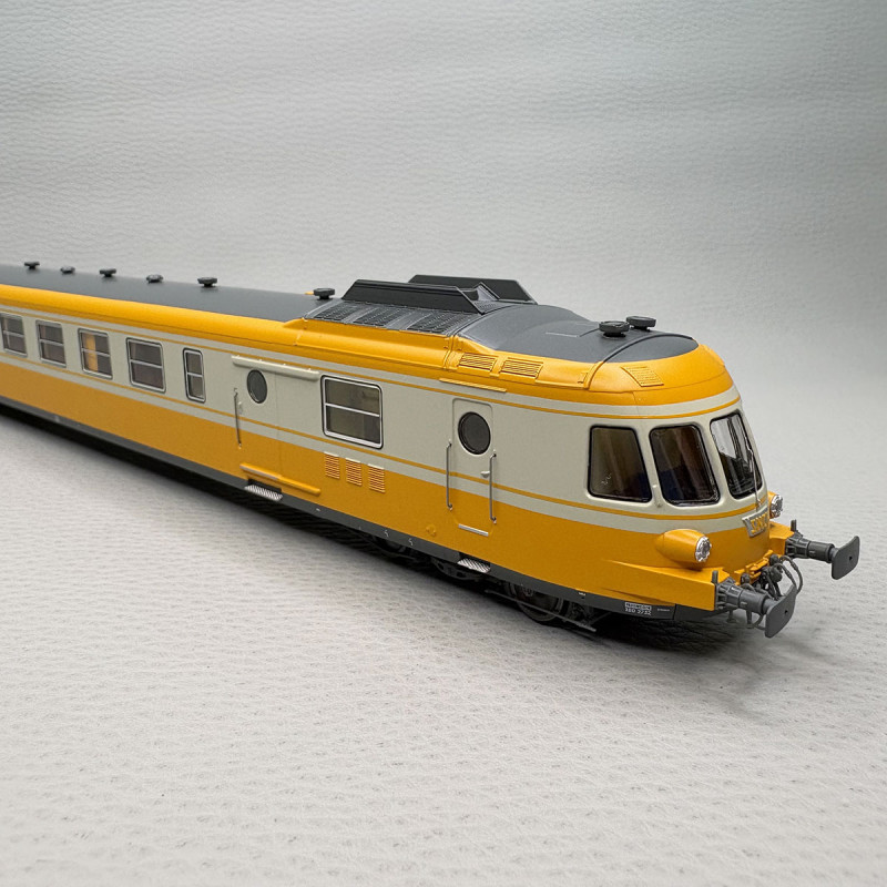 REE MB-262S -Automotrice RGP1, X 2732 + XR 7761, orange béton, Lyon Vaise, SNCF