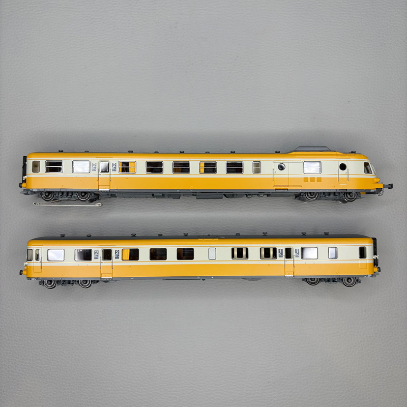 REE MB-262SAC -Automotrice RGP1, X 2732 + XR 7761, orange béton, Lyon Vaise, SNCF