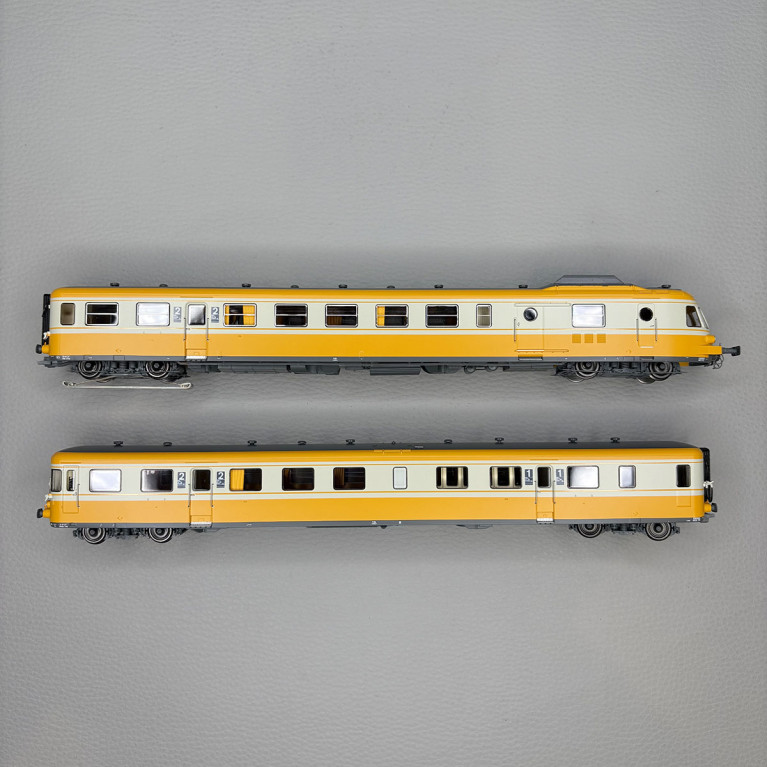 REE MB-262SAC -Automotrice RGP1, X 2732 + XR 7761, orange béton, Lyon Vaise, SNCF