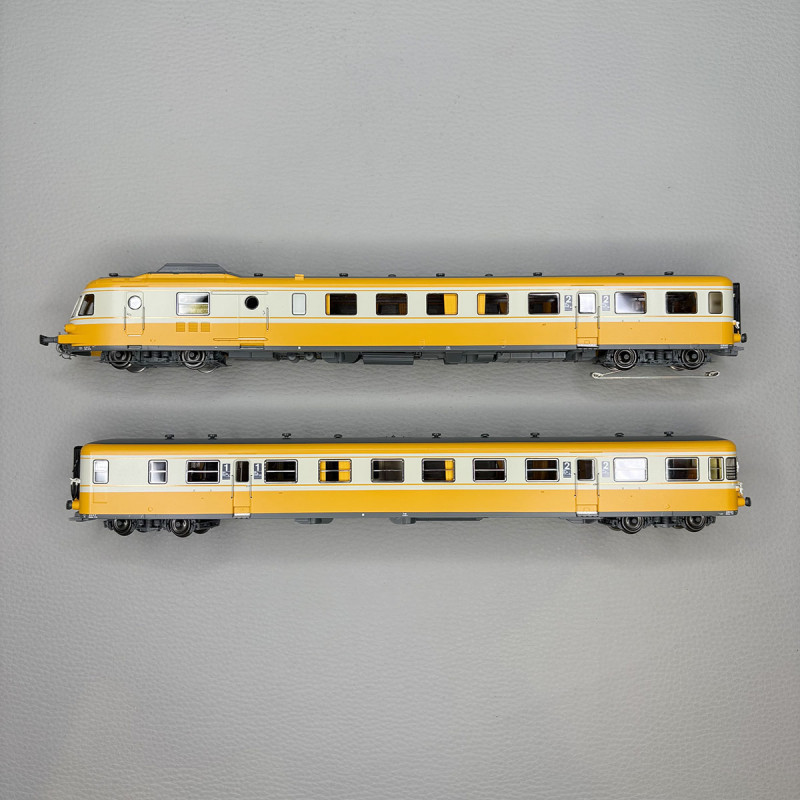 REE MB-262SAC -Automotrice RGP1, X 2732 + XR 7761, orange béton, Lyon Vaise, SNCF