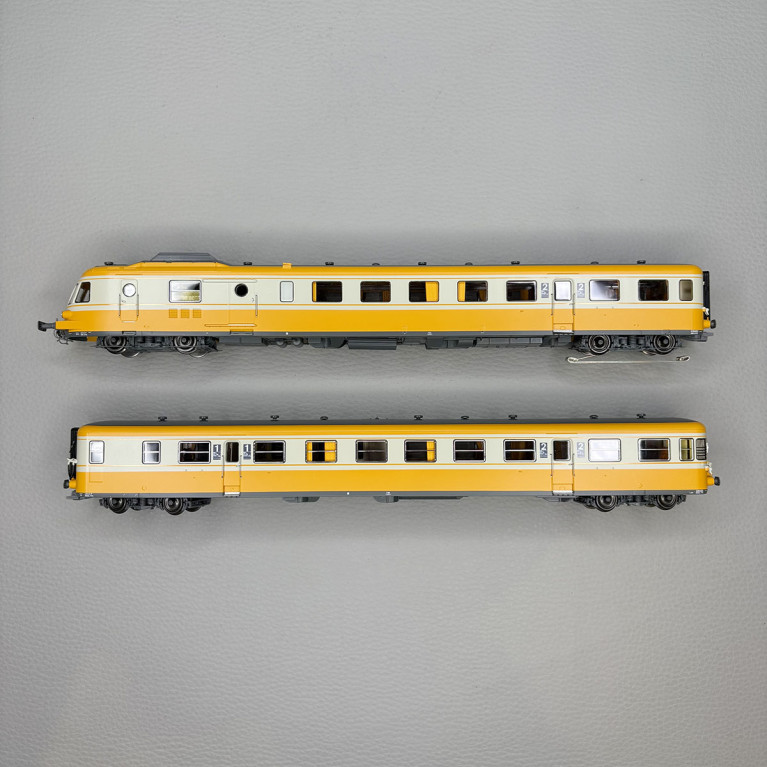 REE MB-262SAC -Automotrice RGP1, X 2732 + XR 7761, orange béton, Lyon Vaise, SNCF