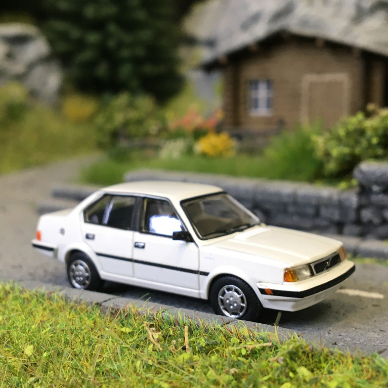 Volvo 340, blanc, 1985 - PCX 870821 - HO 1/87
