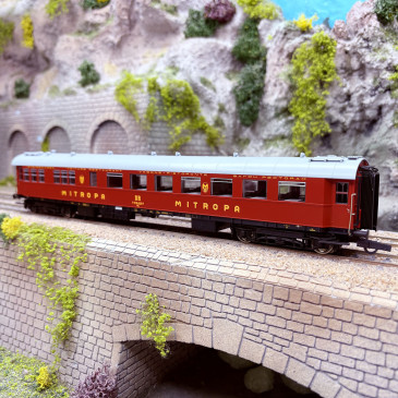 Voiture restaurant WRg, train express, "MITROPA", DR, Ep. IV - ROCO 6200211 - HO 1/87