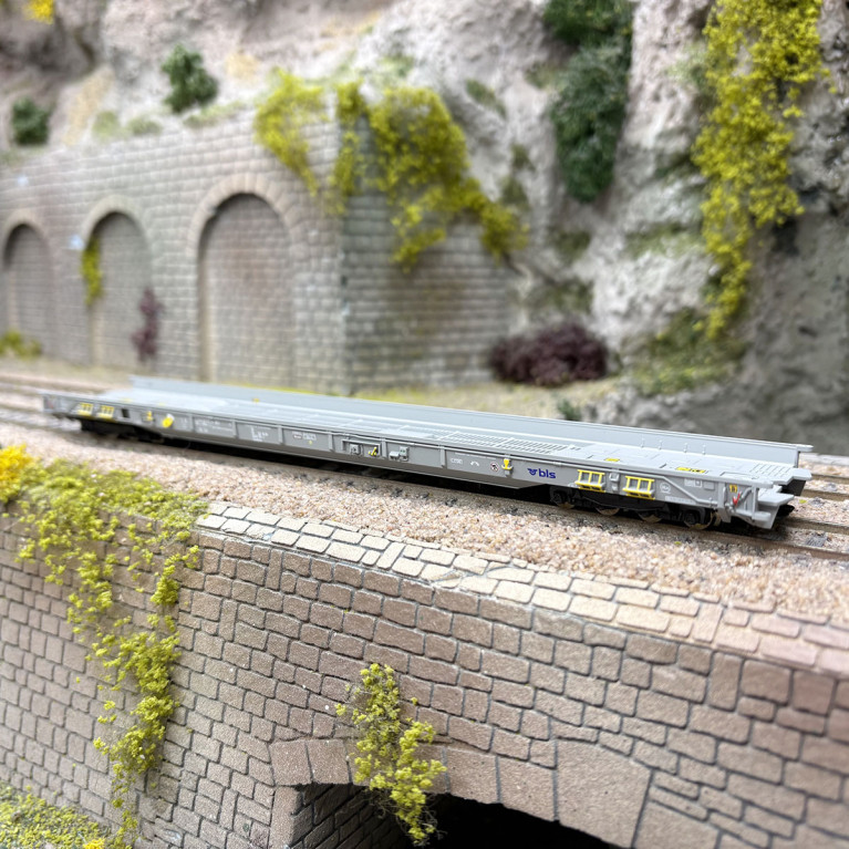 wagon à plancher bas type Xaadkms, transport de camion, BLS, Ep. VI - ROCO 6600172 - HO 1/87