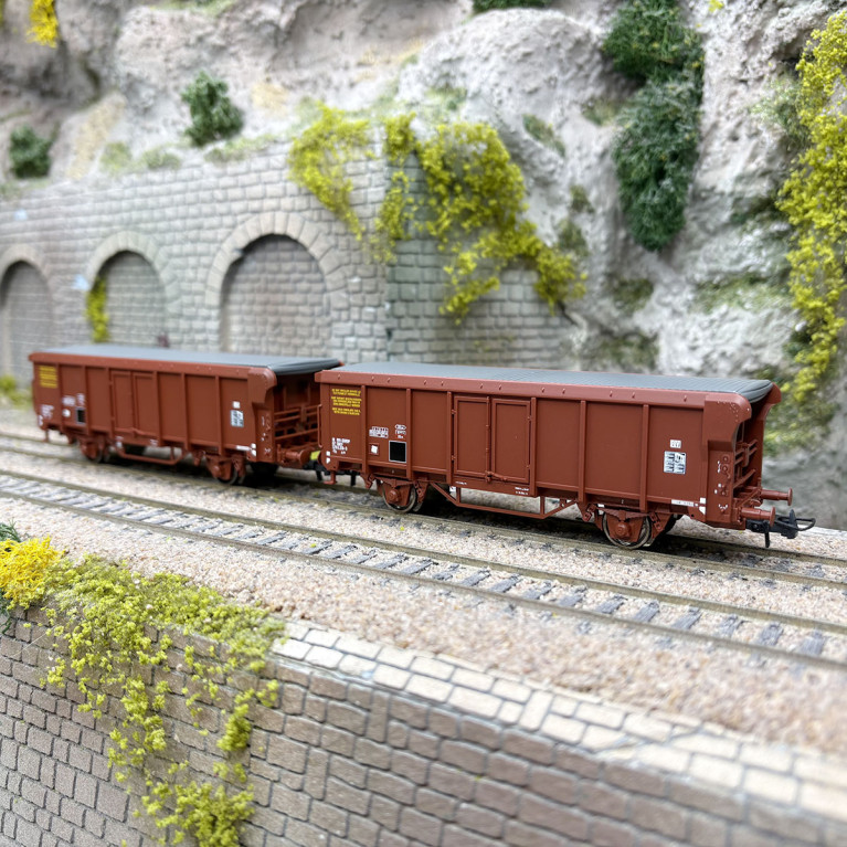 2 wagons tombereaux à toit enroulé, type T, SNCF, Ep. IV et V - ROCO 6600251 - HO 1/87