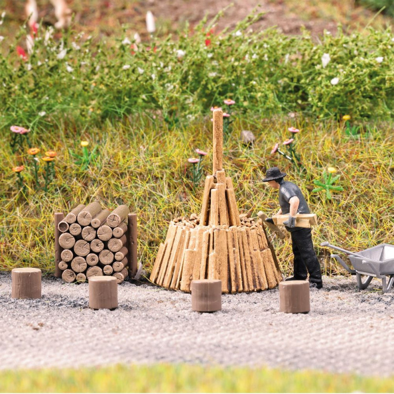Ensemble d'actions,  Empilage de bois - BUSCH 79941 - HO 1/87