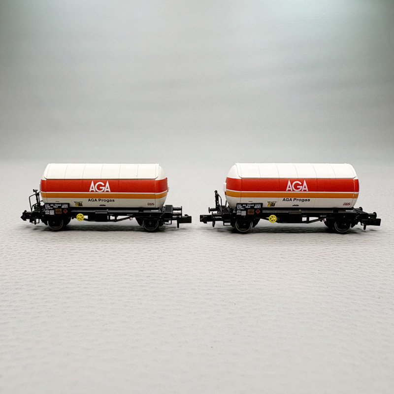 2 wagons citerne à gaz, deux essieux, "AGA Progas", SNCF - ARNOLD HN6720