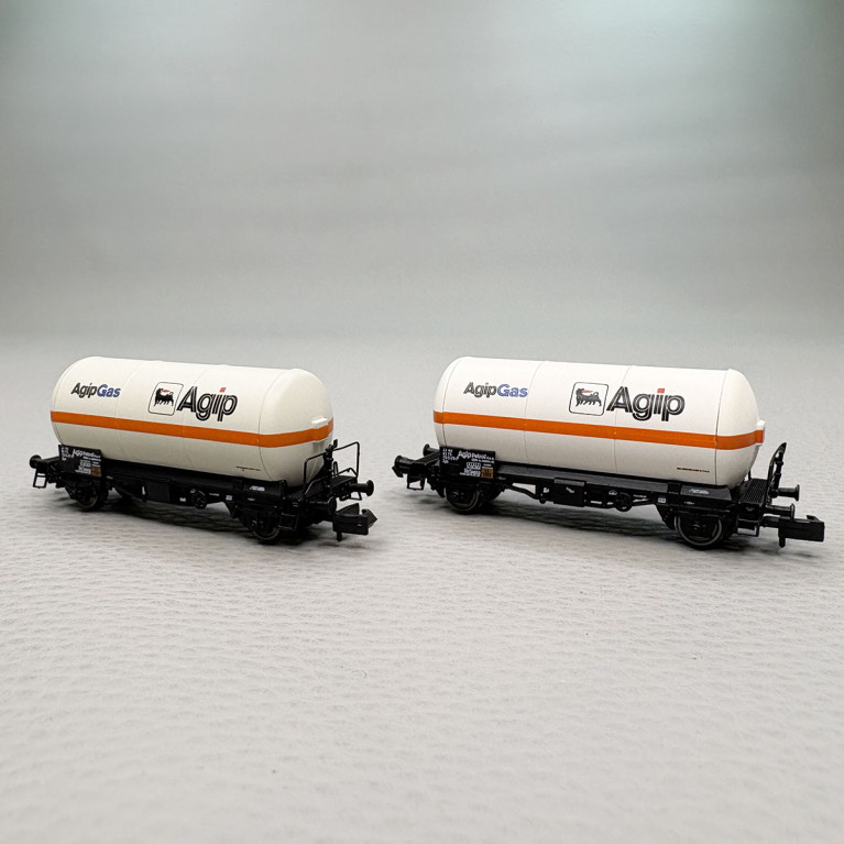 2 wagons citerne à gaz, deux essieux, "AgipGas", FS - ARNOLD HN6693