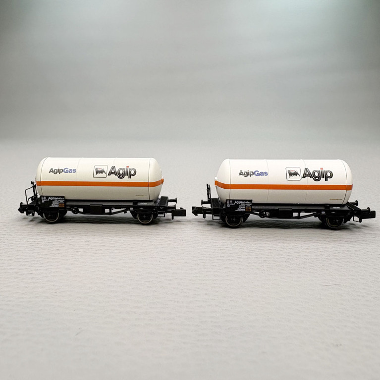 2 wagons citerne à gaz, deux essieux, "AgipGas", FS - ARNOLD HN6693