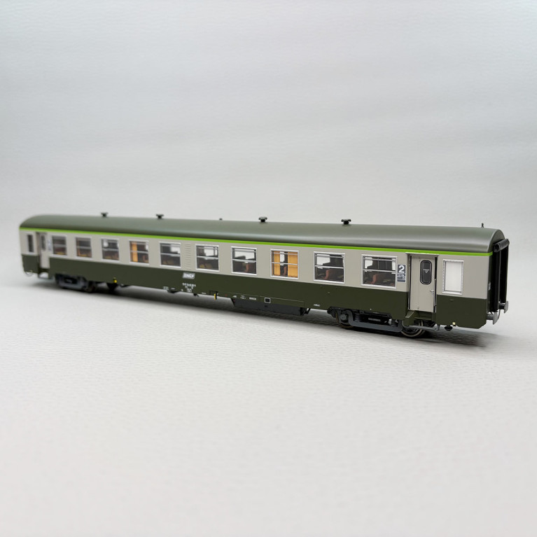 Lsmodels MW40034 - Voiture USI, caisse longue, B10t U6, bogies Y16, logo Encadré blanc, SNCF