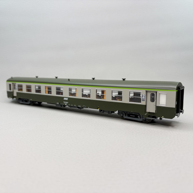 Lsmodels MW40034 - Voiture USI, caisse longue, B10t U6, bogies Y16, logo Encadré blanc, SNCF