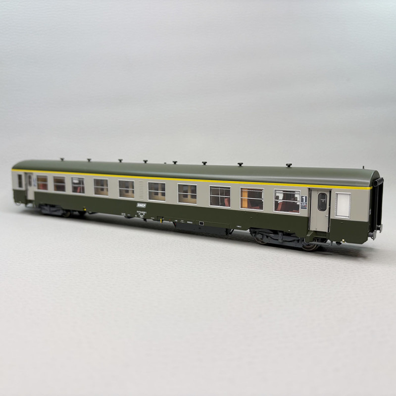 Lsmodels MW40036 - Voiture USI, caisse longue, A4t4 U62, 1CL, bogies Y24, logo Encadré blanc, SNCF
