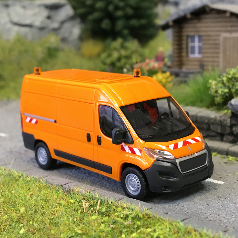 Peugeot boxer, fourgon, orange - BUSCH 54613 - HO 1/87