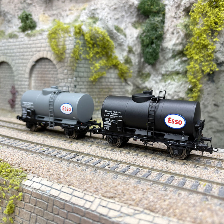 Coffret de 2 wagons citernes pétrole « ESSO », SNCF, Ep. III - REE MODELES WB-870 - HO 1/87