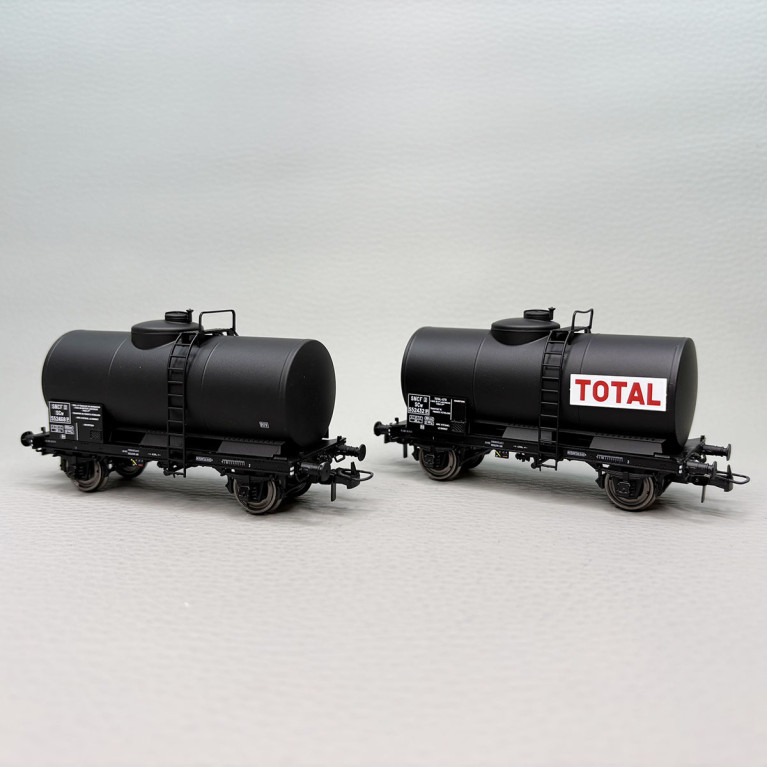 Coffret de 2 wagons citernes pétrole « TOTAL », SNCF - REE MODELES WB-874