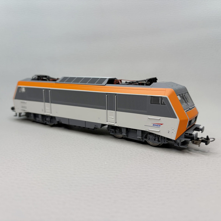 Locomotive électrique BB 26052, livrée béton, logo casquette, SNCF - PIKO 96154