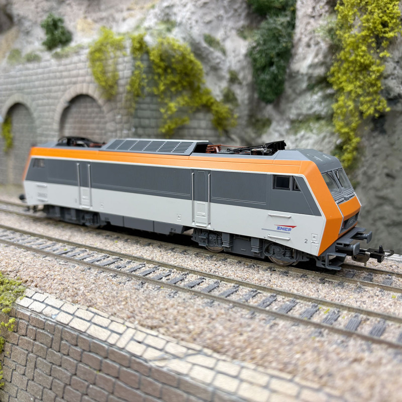 Locomotive électrique BB 26052, livrée béton, logo casquette, SNCF, Ep. V - PIKO 96154 - HO 1/87