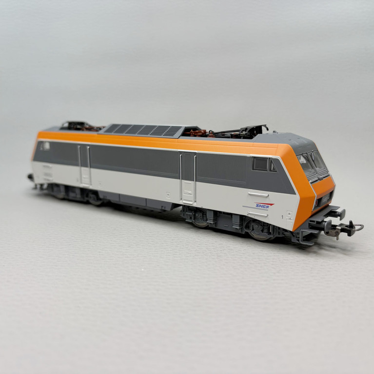Locomotive électrique BB 26052, livrée béton, logo casquette, SNCF - PIKO 96154