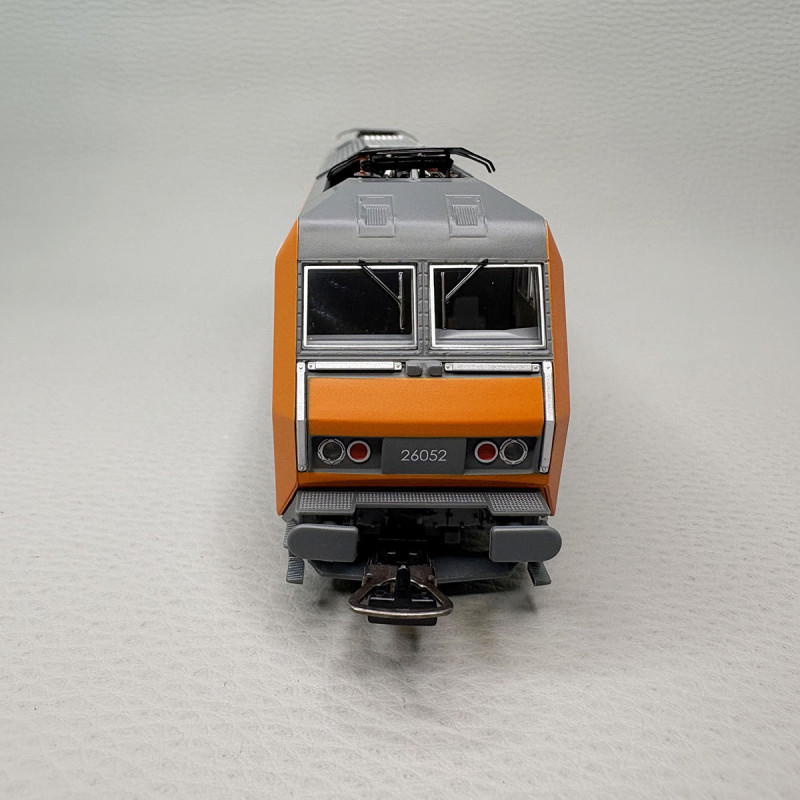 Locomotive électrique BB 26052, livrée béton, logo casquette, SNCF - PIKO 96154