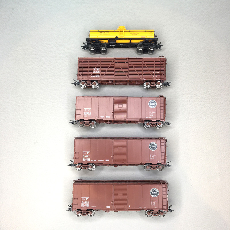 TRIX 24915 - Coffret de 5 wagons de fret, 3 boxcars + 1 stockcar + 1 wagon-citerne, Southern Pacific (USA)
