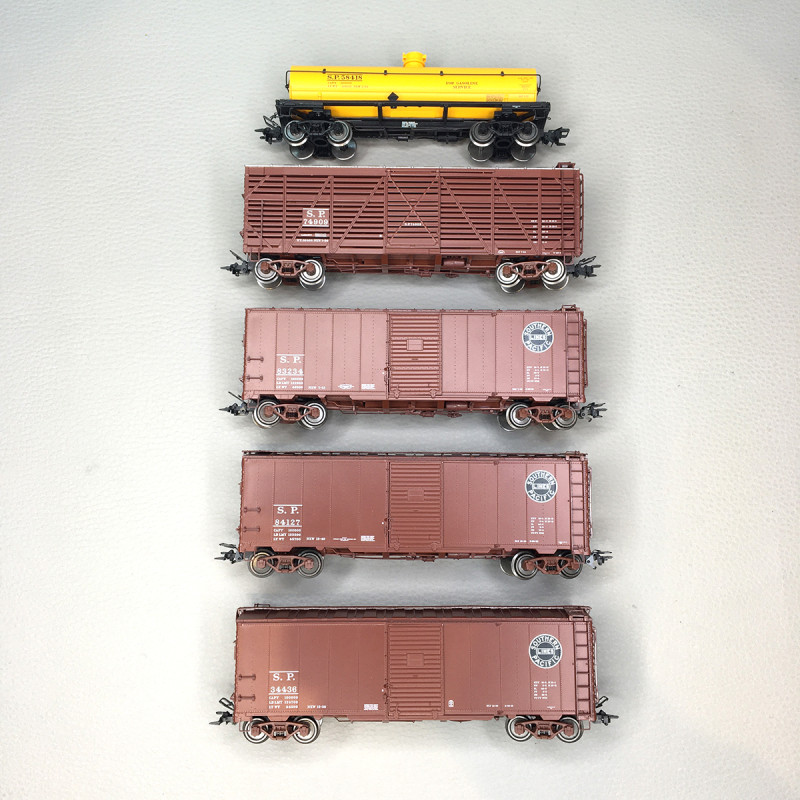 TRIX 24915 - Coffret de 5 wagons de fret, 3 boxcars + 1 stockcar + 1 wagon-citerne, Southern Pacific (USA)
