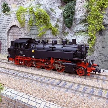 Locomotive à vapeur BR 86 1563-5, dépôt de Heringsdorf, DR, Ep. IV - ROCO 7100032 - HO 1/87