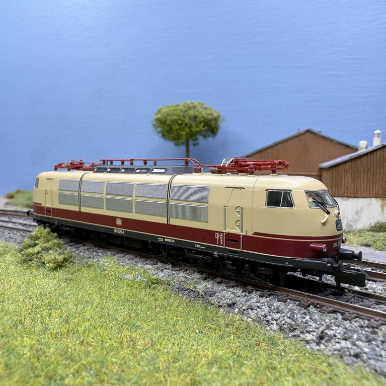 Locomotive électrique BR 103 225-9, DB, SNCF, Ep. V - ARNOLD HN2641 - N 1/160