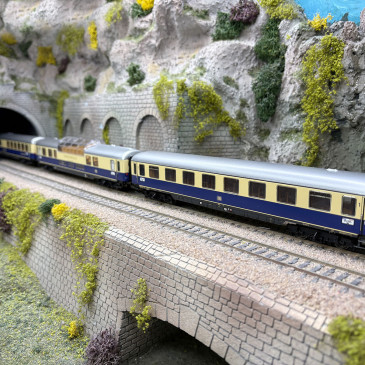 Coffret de 4 voitures TEE, livrée Rheingold bleu cobalt/beige, DB, Ep. III - MARKLIN 40852 - HO 1/87