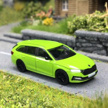 Skoda Octavia IV Combi, vert, 2020 - PCX 870597 - HO 1/87