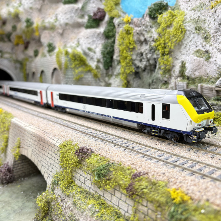 Coffret de 3 voitures type I11 dont voiture pilote, Eurocity, Bruxelles - Rotterdam, SNCB/NS, Ep. VI - LSMODELS 43059 - HO 1/87