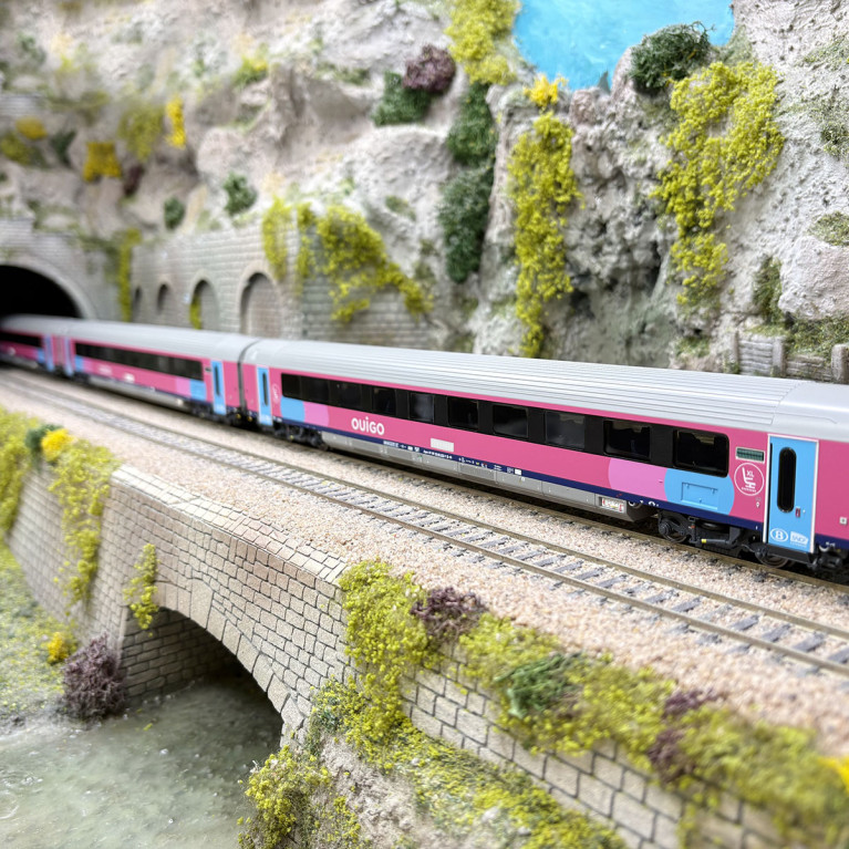 Coffret de 3 voitures type I11, Ouigo, Bruxelles - Paris, SNCB, Ep. VI - LSMODELS 43058 - HO 1/87