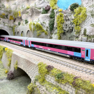 Coffret de 3 voitures type I11, Ouigo, Bruxelles - Paris, SNCB, Ep. VI - LSMODELS 43058 - HO 1/87