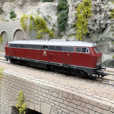 Locomotive diesel BR 217 018-1, 1974, DB, Ep. IV, digital son - TRIX 22470 - HO 1/87