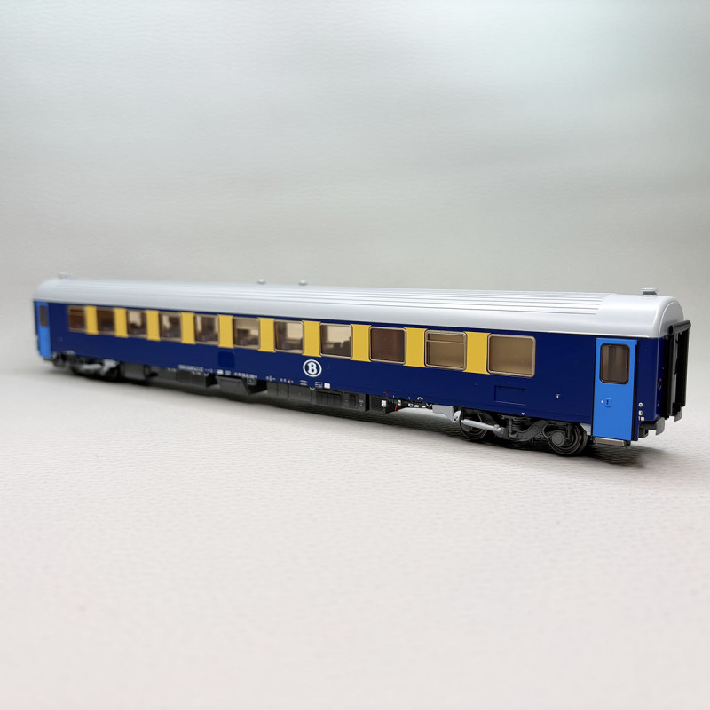 Lsmodels 42997 - Voiture I10 Resto (WR), édition spéciale Belgique, SNCB