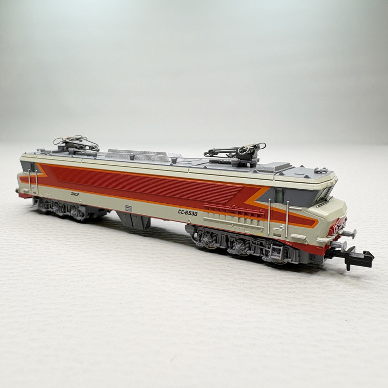 MINITRIX 16612 - Locomotive électrique CC 6530, livrée Arzens gris béton, blason Aquitaine, SNCF