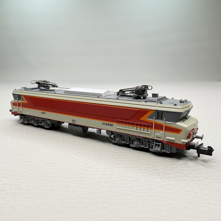MINITRIX 16612 - Locomotive électrique CC 6530, livrée Arzens gris béton, blason Aquitaine, SNCF
