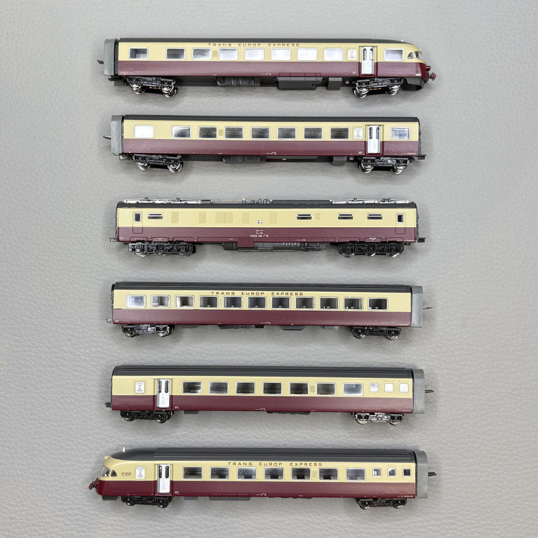 KATO 10-781 - Automotrice RAe TEE II, "Gottardo", 6 éléments, livrée rouge / crème, SBB