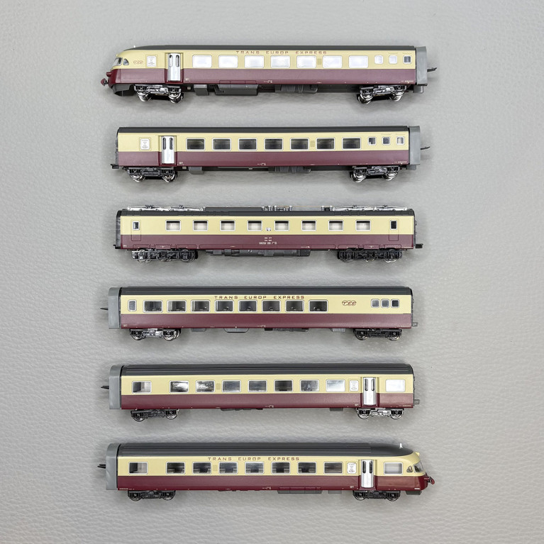 KATO 10-781 - Automotrice RAe TEE II, "Gottardo", 6 éléments, livrée rouge / crème, SBB
