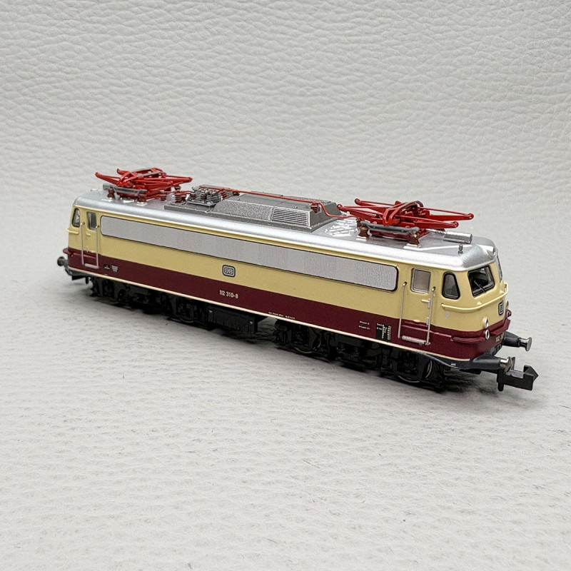 Locomotive électrique BR 112 310-8 Bügelfalte livrée TEE rouge carmin ivoire DB, Ep. IV - MINITRIX 16269 - N 1/160