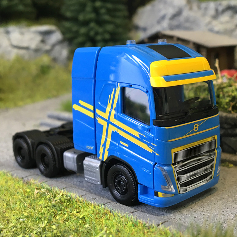 Volvo FH 16 GL XL 2020, tracteur porteur avec tour renforcée, 3 essieux, bleu - HERPA 318624-003 - HO 1/87