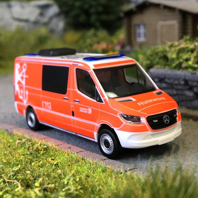Mercedes Benz Sprinter, '18 demi-bus à toit plat, brigade des pompiers de Düsseldorf - HERPA 099028 - HO 1/87