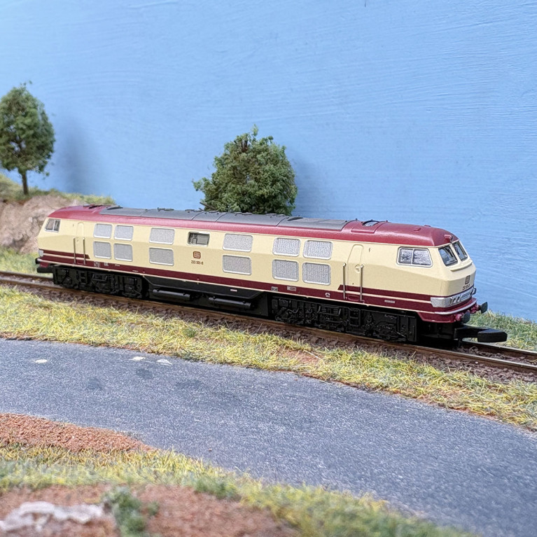 Locomotive diesel BR 232 001-8 livrée TEE fictive DB, Ep. IV - MÄRKLIN 88322 - Z 1/220