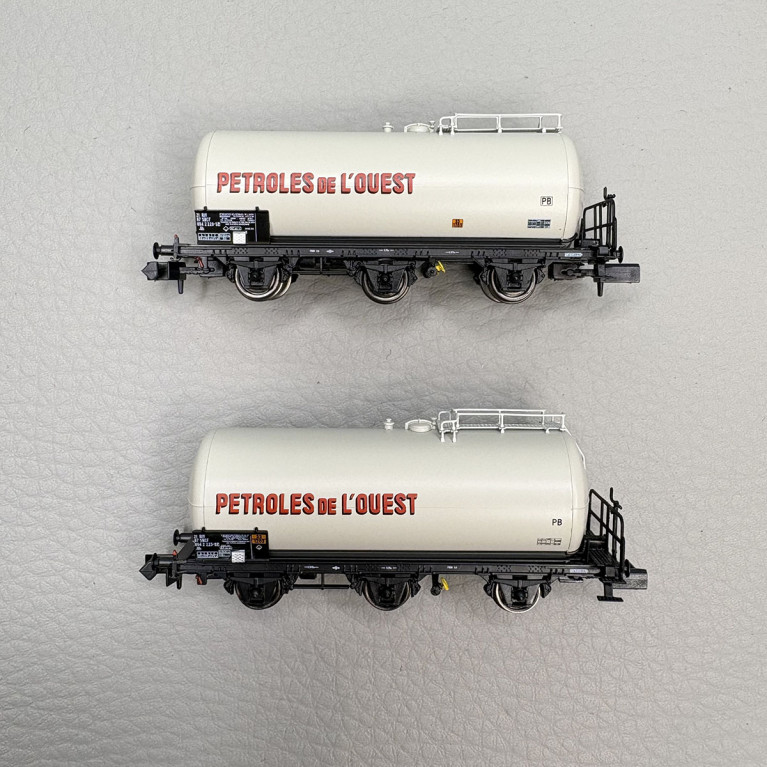 Coffret 2 wagons citernes 3 essieux type Uh Pétroles de l'Ouest SNCF, Ep. IV - ARNOLD HN6677 - N 1/160