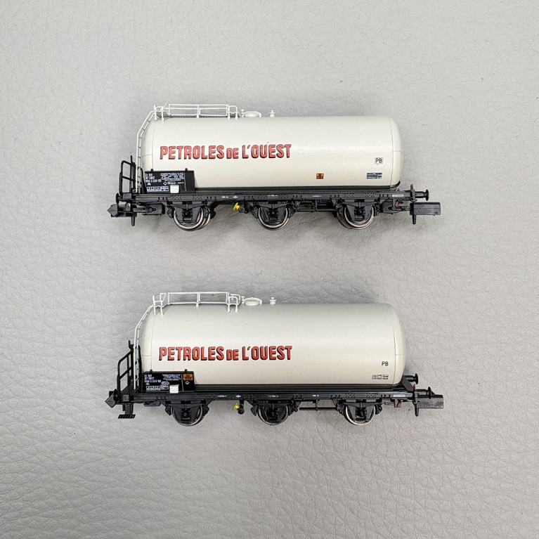 Coffret 2 wagons citernes 3 essieux type Uh Pétroles de l'Ouest SNCF, Ep. IV - ARNOLD HN6677 - N 1/160