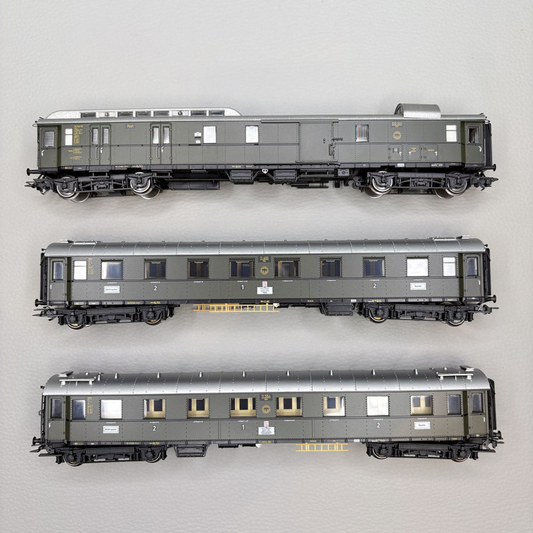 Coffret 3 voitures train express FD 226 100 ans série 01 DRB, Ep. II - TRIX 23650 - HO 1/87